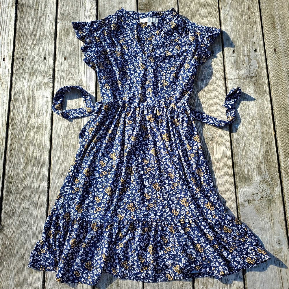 Beautiful Monteau Tie Waist Dress in Blue Floral Pattern
